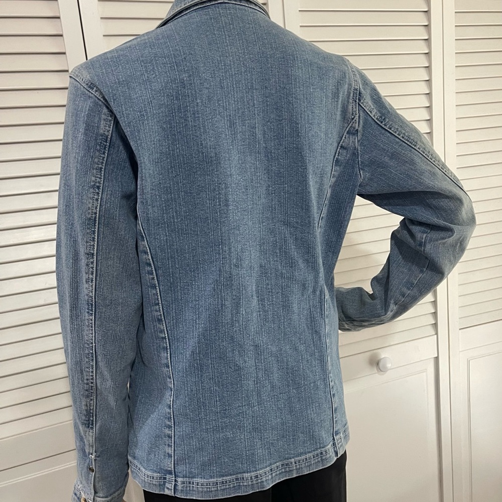 Stylish Women's Blue Denim Jacket - Picture 5 of 7
